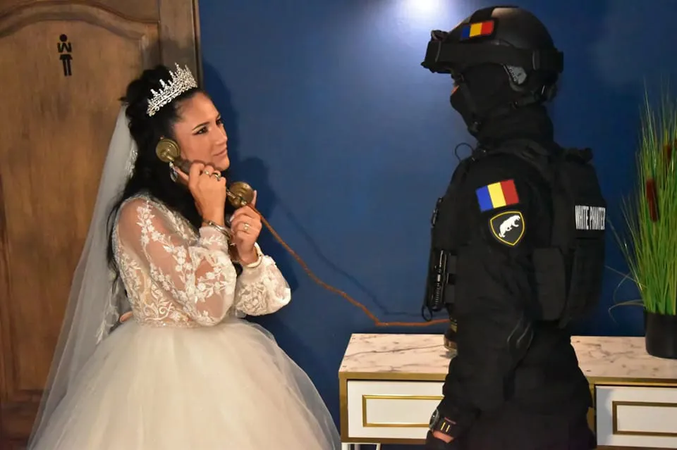 Dansatori folclor petrecere